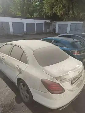 Легковой автомобиль MERCEDES BENZ, модель: С 200 4МАТIС, год выпуска: 2015г., идентификационный номер (VIN): WDD2050431R122225. В залоге у ПАО «Совкомбанк».
