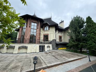 Дом 836,7 кв.м, дом 18,6 кв.м. и земельный участок 1500 кв.м. в Московской обл. еще