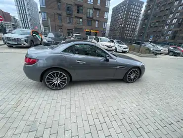 Автомобиль марки MERCEDES модель slc 300 2018 г.в. VIN-номер WDDPK3JA1KF160220.