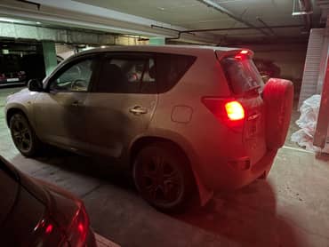 «Автомобиль ТОУОТА RAV4, 2008 года выпуска, идентификационный номер JTMBH31 V705058171, государственный регистрационный знак У163 ХР199; правообладателем является Логинова Людмила Евгеньевна»