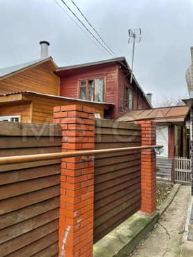 54/100 доли дома и земельный участок 135 кв.м. в Московской обл. еще