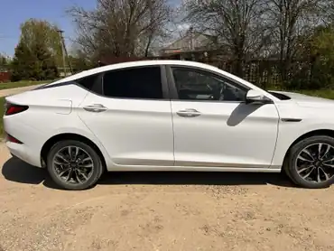 Автомобиль марки JAC модель J7 2023 г.в. VIN-номер LJ12FKT39P4045462 Имущество находится в залоге ПАО "Совкомбанк"