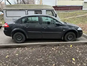 Автомобиль марки: RENAULT, модель: Megane, год выпуска: 2005 г., кузов №: VF1LM1B0H34622110, Идентификационный номер (VIN): VF1LM1B0H34622110 (находится в залоге ПАО «Совкомбанк»)