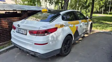 Легковой автомобиль марки KIA модель JF (OPTIMA) 2019 г.в. VIN-номер XWEGT411BL0014449, цвет: белый желтый серый