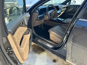 Автомобиль марки KIA K8, VIN-номер KNAM641BBNA031484