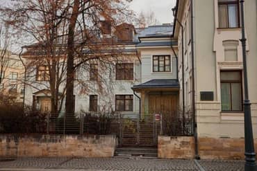 Дом 1721,6 кв.м. и земельный участок 1139 +/- 5 кв.м. в Москве еще